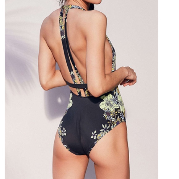 Plus Floral One Piece Swimsuit - Picture 2 of 8